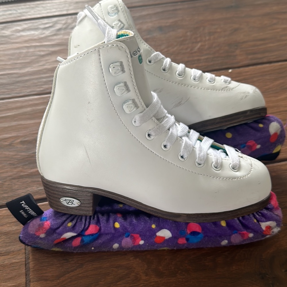 Riedell Opal girl’s figure skates with guards included